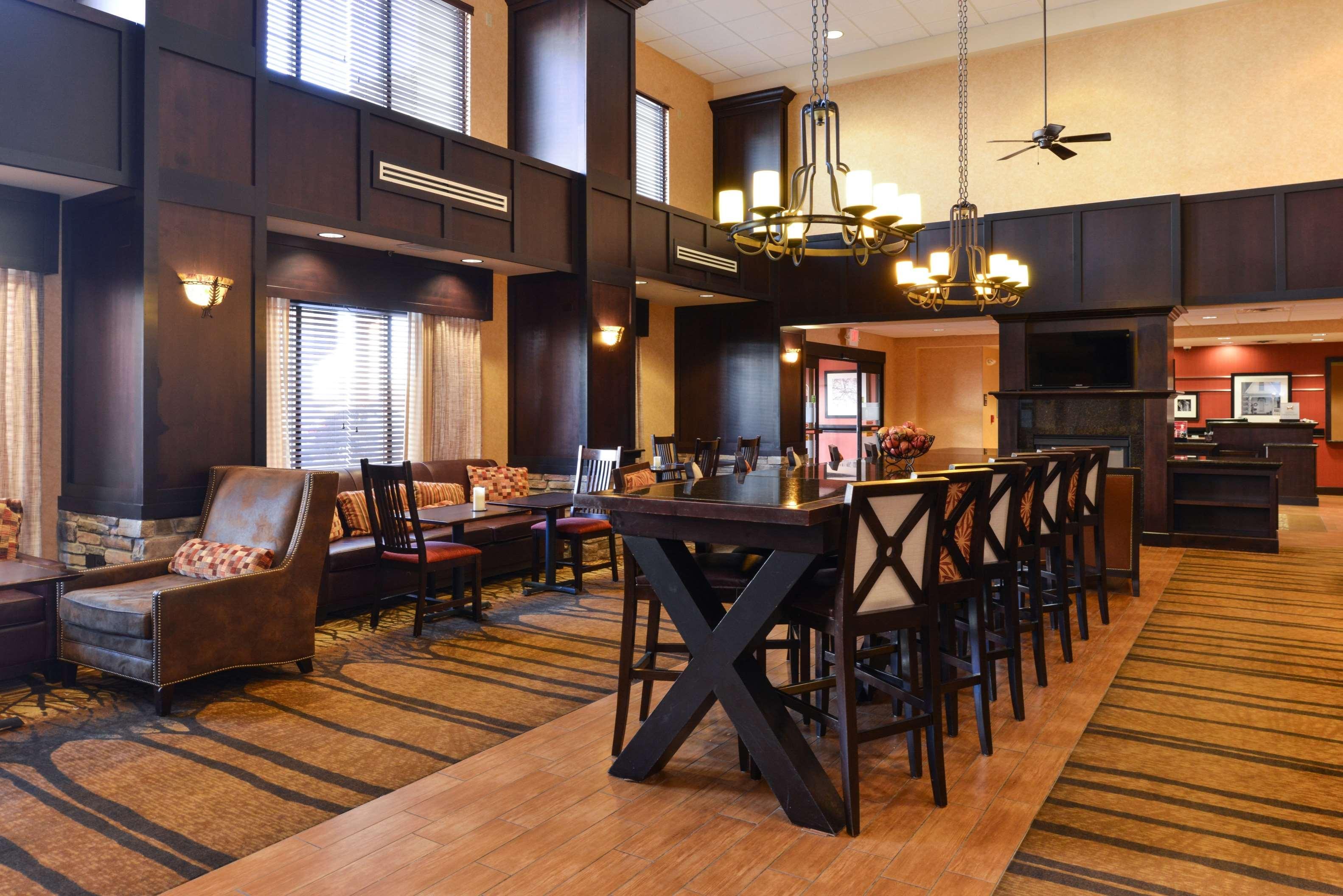 Newly Renovated-Hampton Inn & Suites Casper Exterior photo